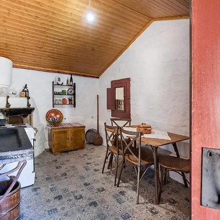 Casa Lavoura Em Requeixo *