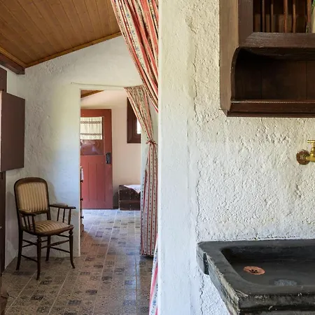 Casa Lavoura Em Requeixo *
